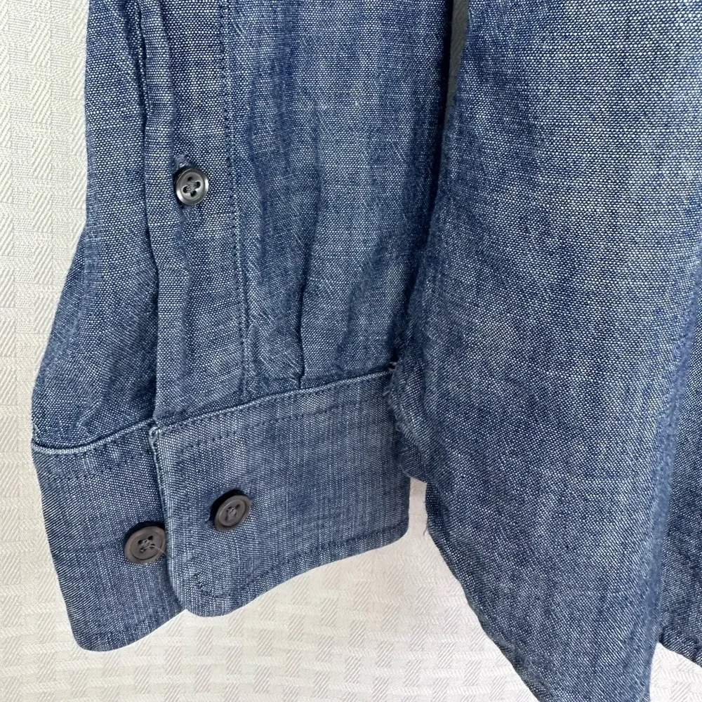 Banana Republic Chambray Denim Buttondown: Perfect Blend of Style & Comfort - Picture 5 of 9